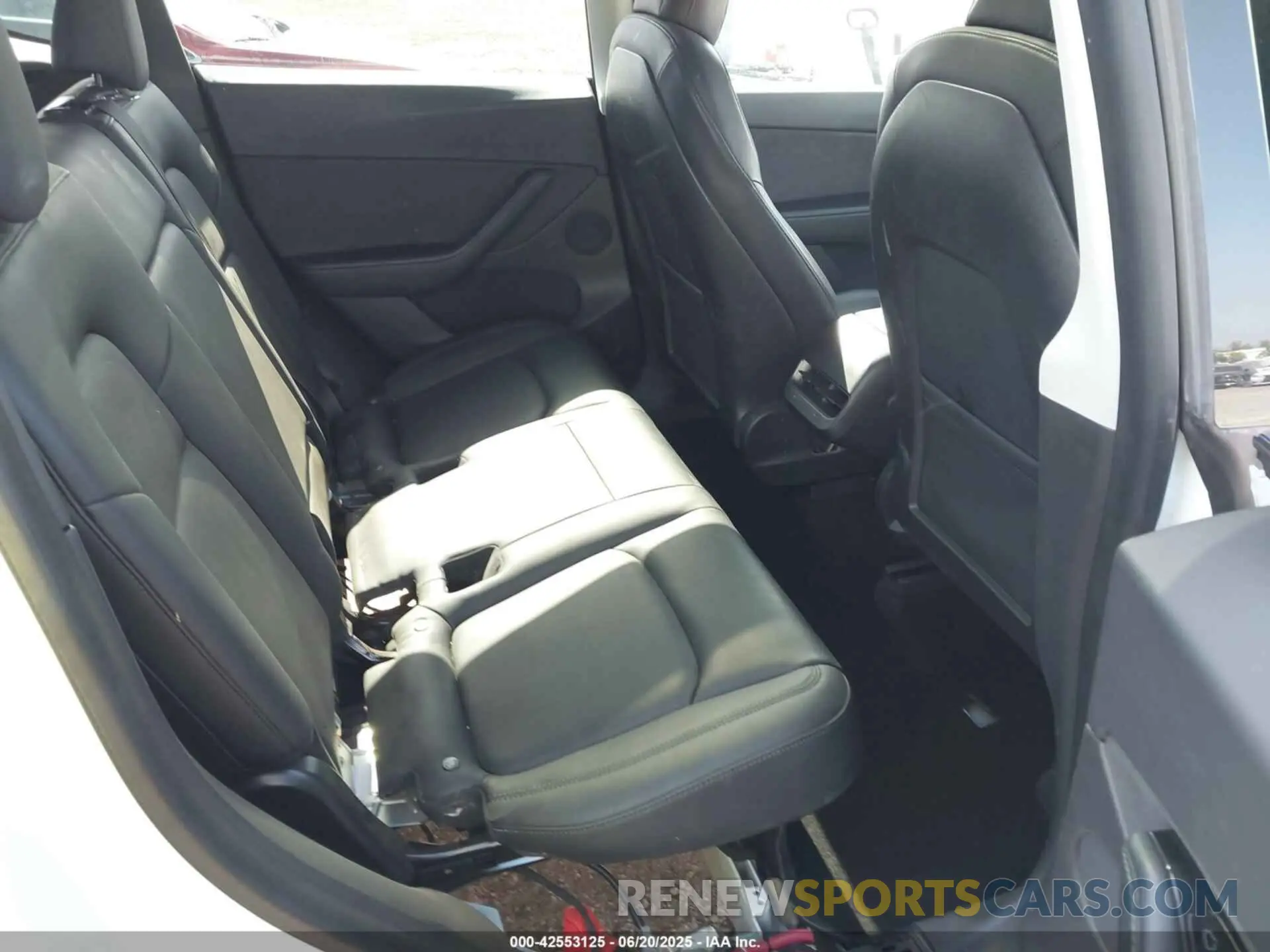 8 Photograph of a damaged car 5YJYGDEE7MF085758 TESLA MODEL Y 2021