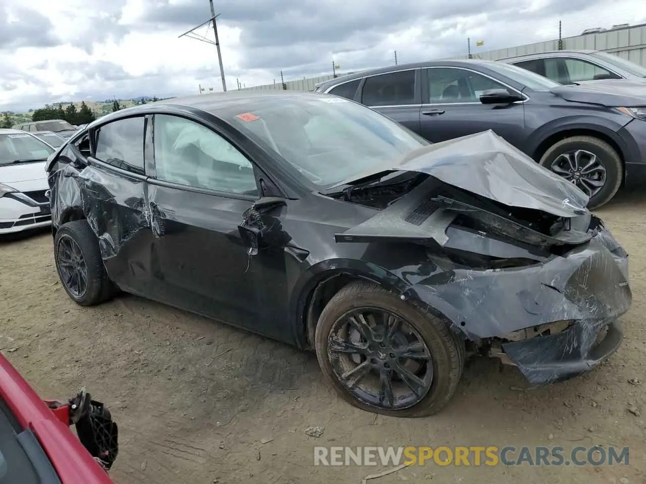 4 Photograph of a damaged car 5YJYGDEE7MF093942 TESLA MODEL Y 2021