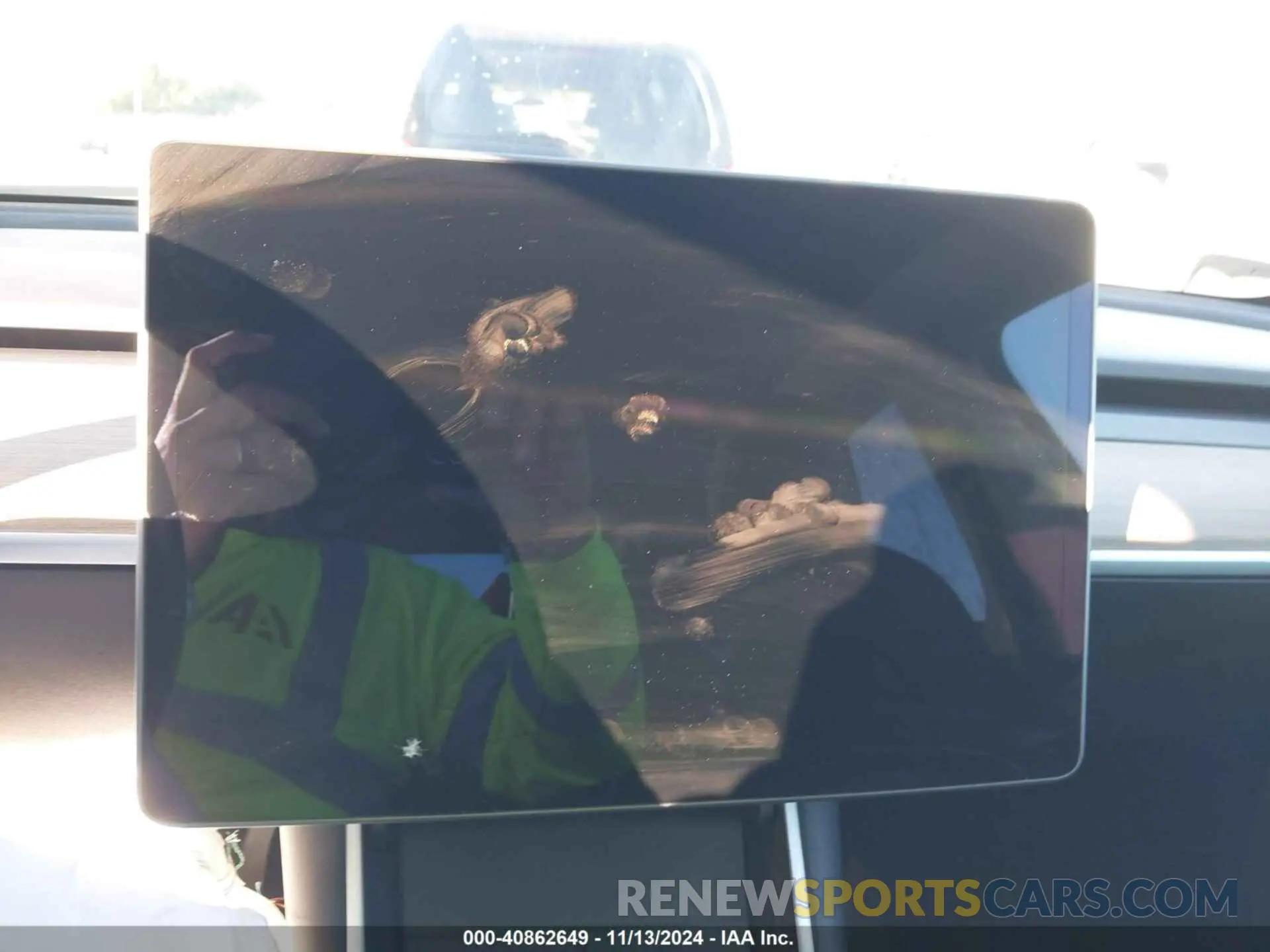 18 Photograph of a damaged car 5YJYGDEE7MF094346 TESLA MODEL Y 2021