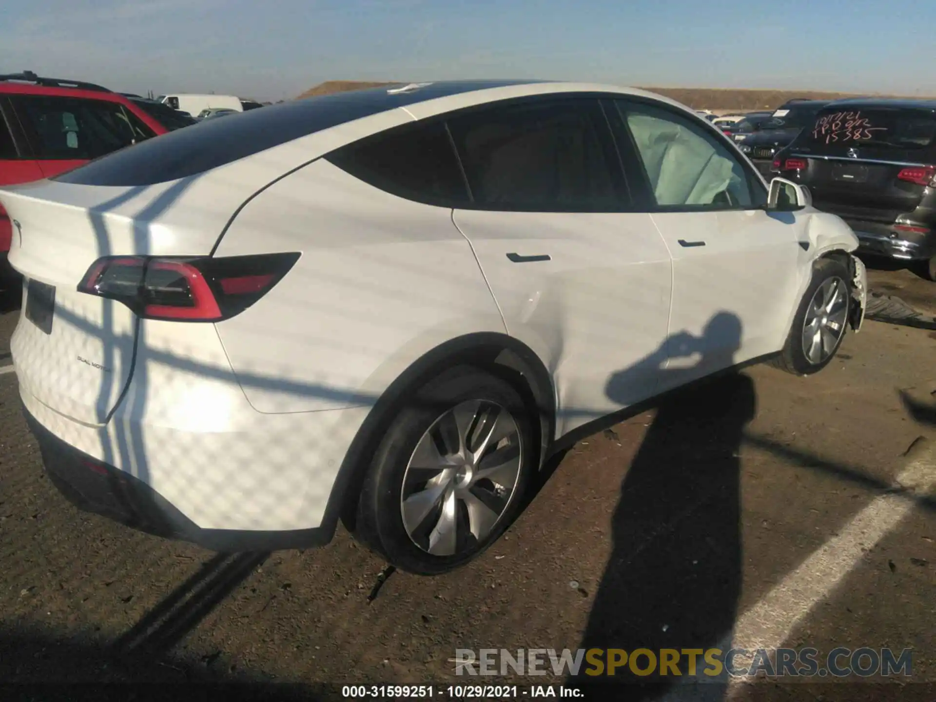 4 Photograph of a damaged car 5YJYGDEE7MF096100 TESLA MODEL Y 2021