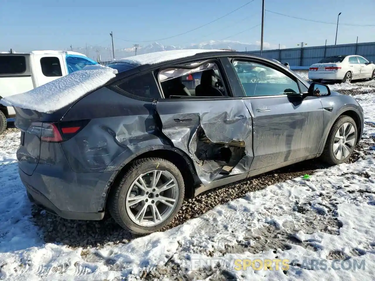 3 Photograph of a damaged car 5YJYGDEE7MF099983 TESLA MODEL Y 2021