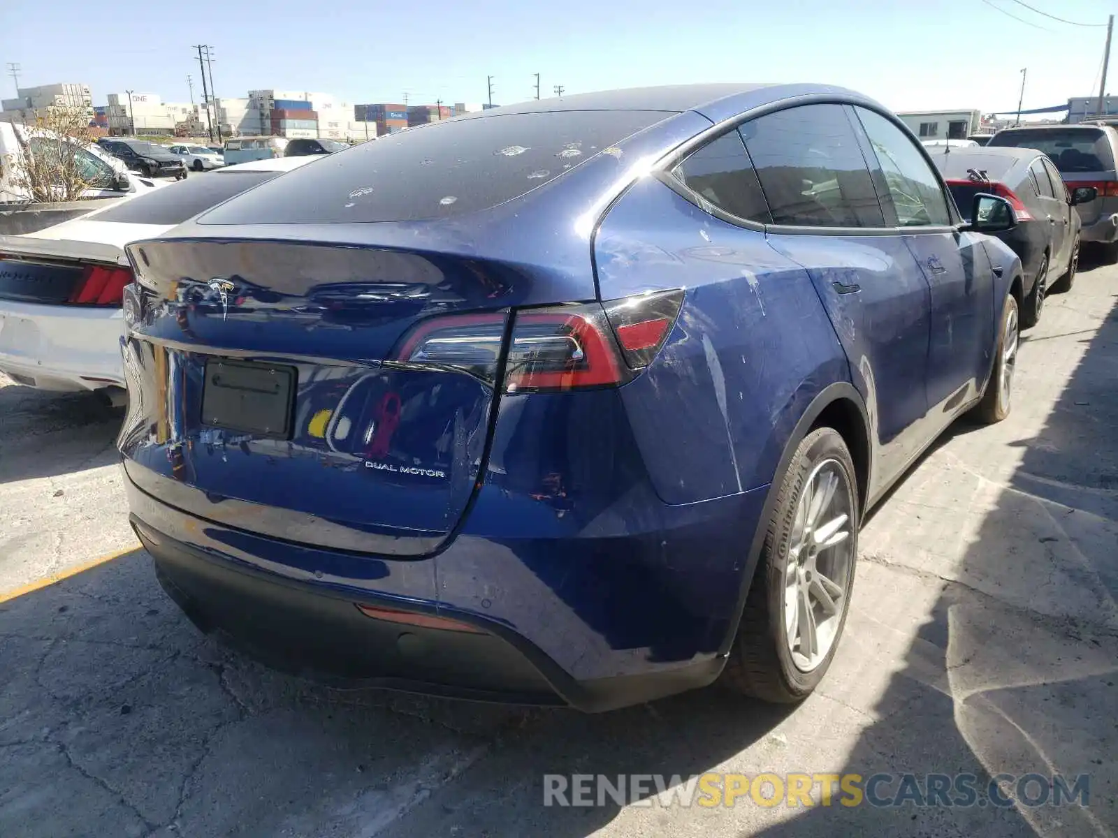 4 Photograph of a damaged car 5YJYGDEE7MF105099 TESLA MODEL Y 2021