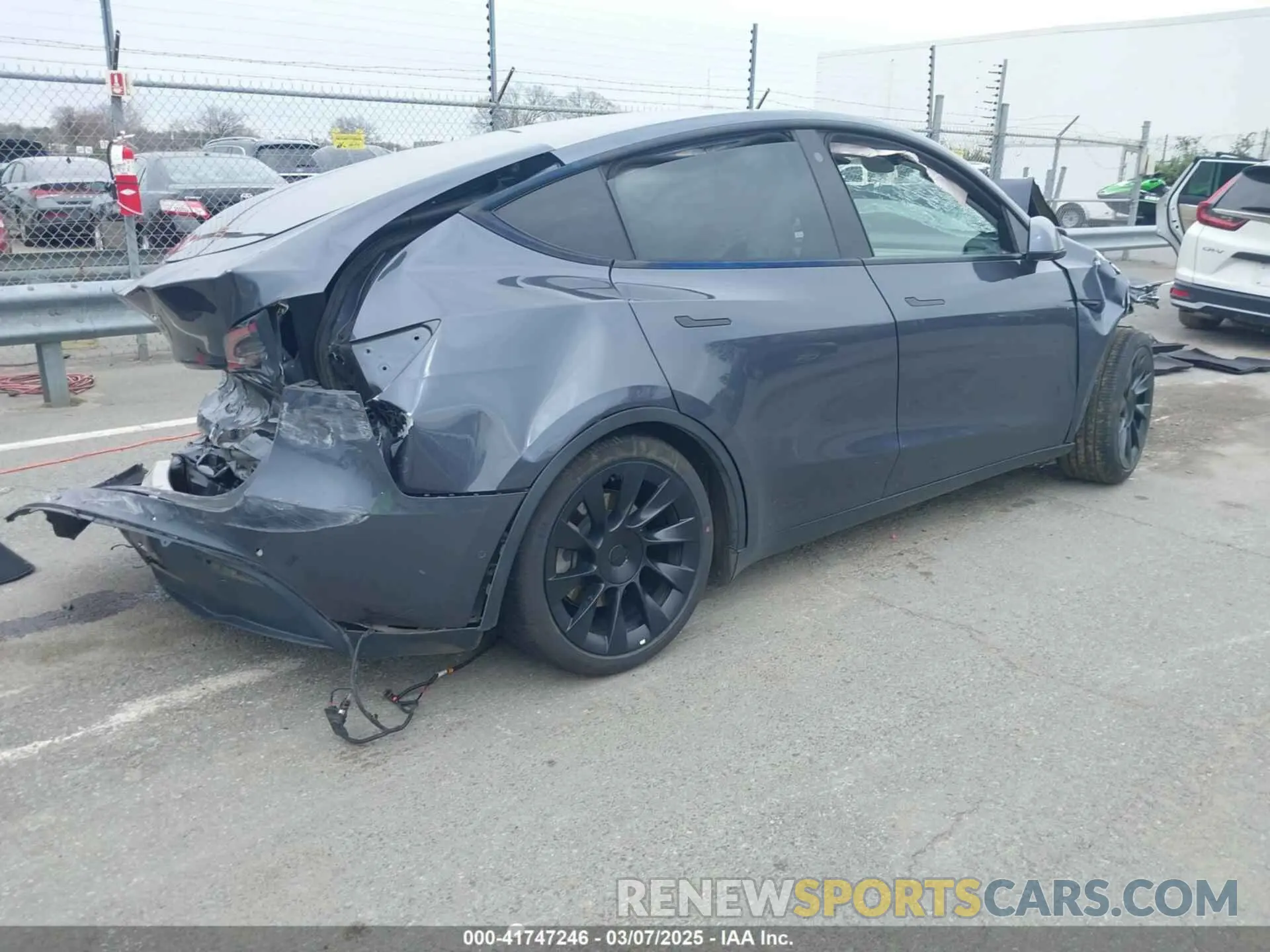 4 Photograph of a damaged car 5YJYGDEE7MF119990 TESLA MODEL Y 2021