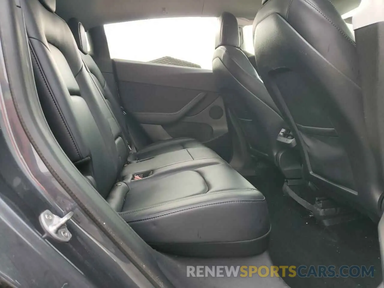 11 Photograph of a damaged car 5YJYGDEE7MF145294 TESLA MODEL Y 2021
