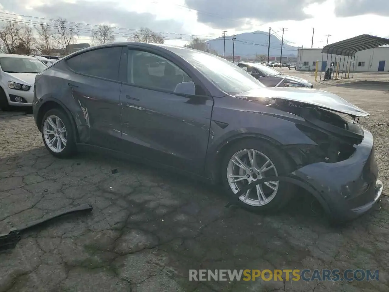 4 Photograph of a damaged car 5YJYGDEE7MF145294 TESLA MODEL Y 2021