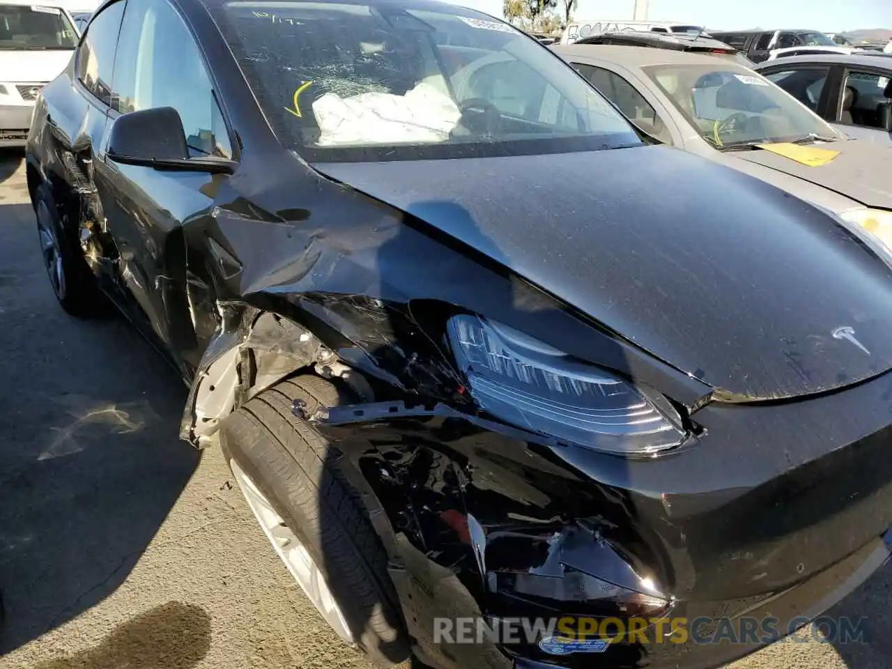 9 Photograph of a damaged car 5YJYGDEE7MF146185 TESLA MODEL Y 2021