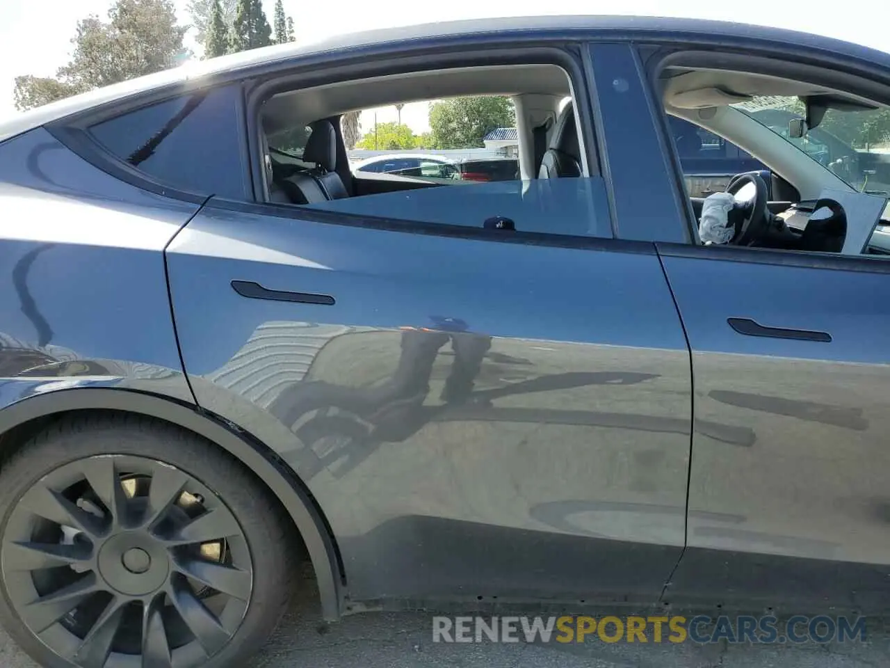 11 Photograph of a damaged car 5YJYGDEE7MF152990 TESLA MODEL Y 2021