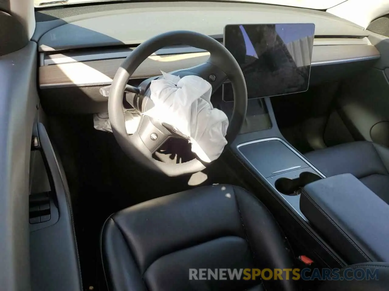 8 Photograph of a damaged car 5YJYGDEE7MF152990 TESLA MODEL Y 2021