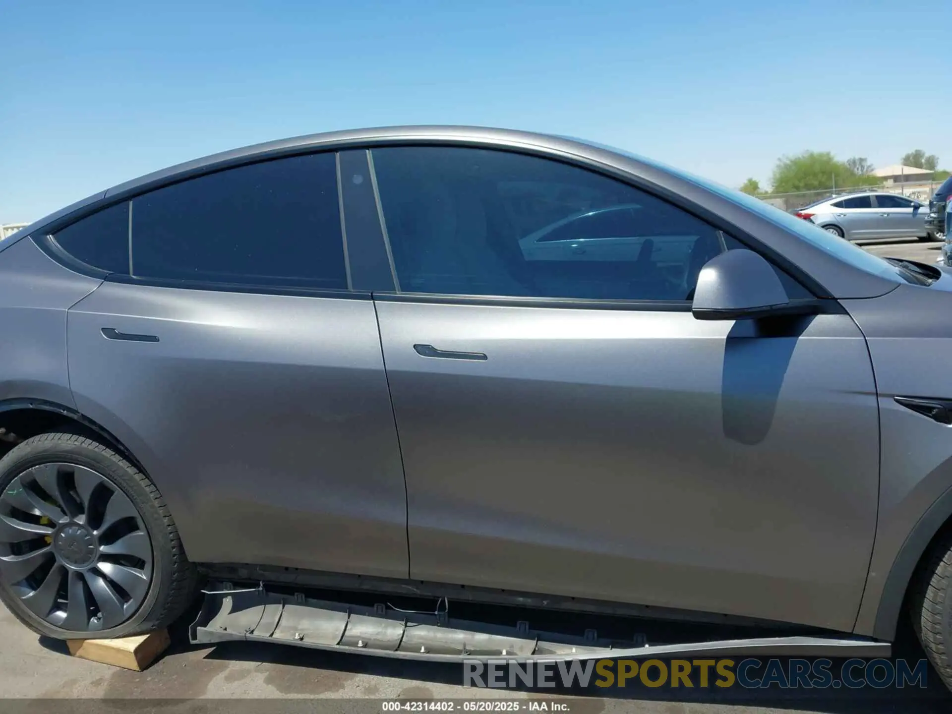 13 Photograph of a damaged car 5YJYGDEE7MF157459 TESLA MODEL Y 2021
