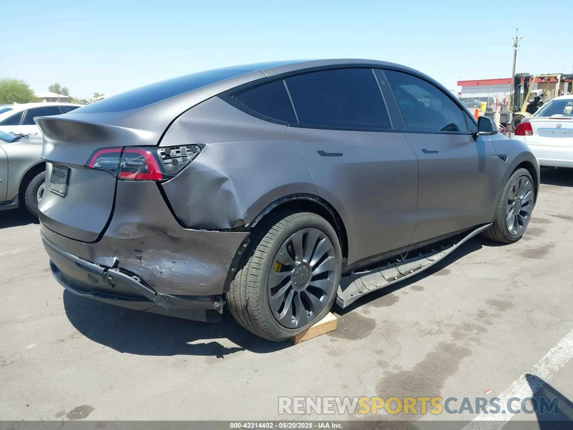 4 Photograph of a damaged car 5YJYGDEE7MF157459 TESLA MODEL Y 2021