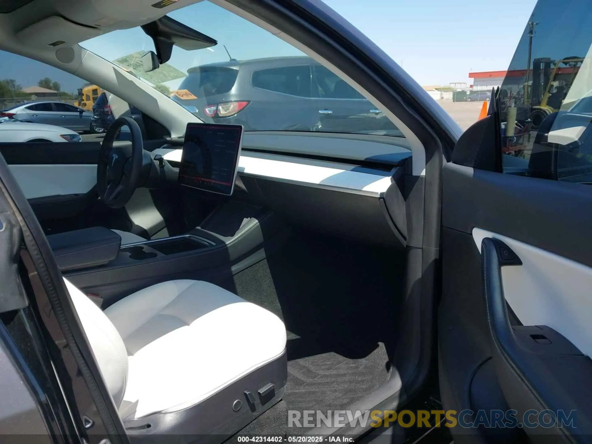 5 Photograph of a damaged car 5YJYGDEE7MF157459 TESLA MODEL Y 2021