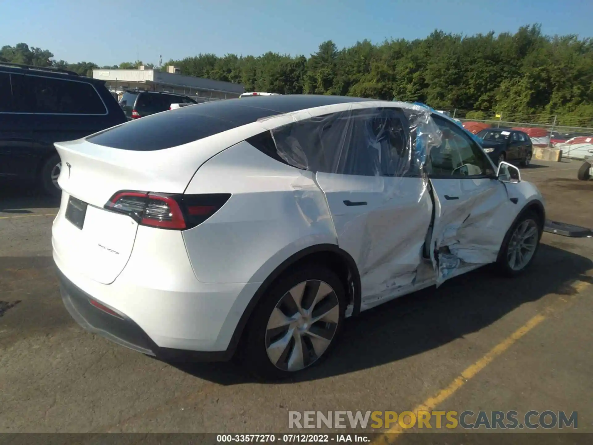 4 Photograph of a damaged car 5YJYGDEE7MF182233 TESLA MODEL Y 2021