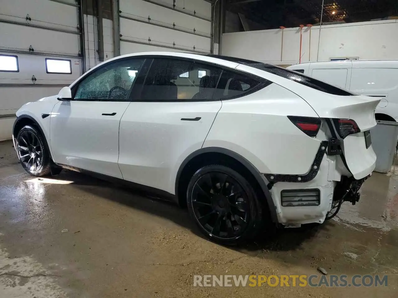 2 Photograph of a damaged car 5YJYGDEE7MF185360 TESLA MODEL Y 2021