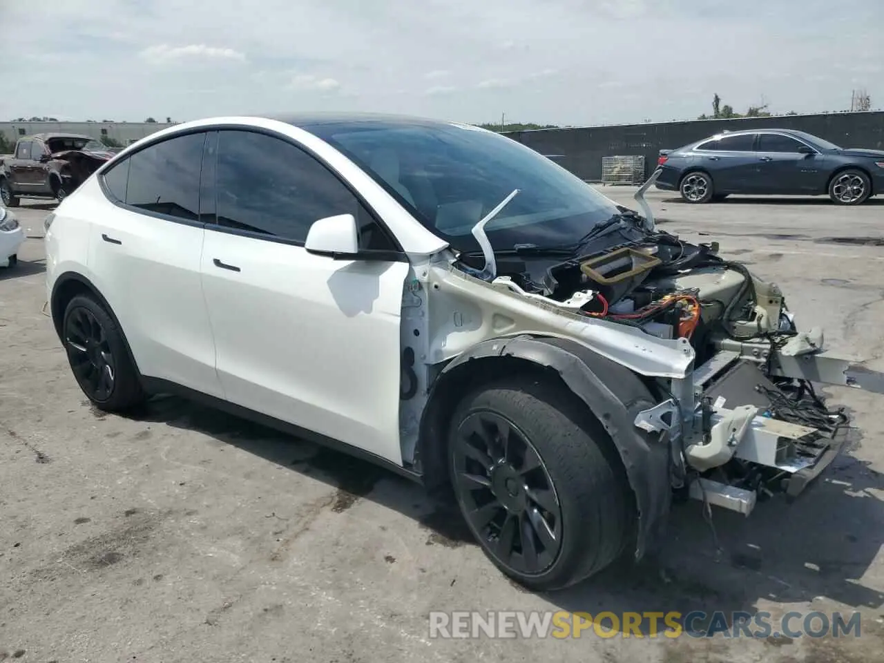 4 Photograph of a damaged car 5YJYGDEE7MF190090 TESLA MODEL Y 2021