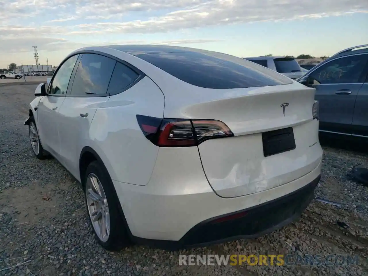 3 Photograph of a damaged car 5YJYGDEE7MF203730 TESLA MODEL Y 2021