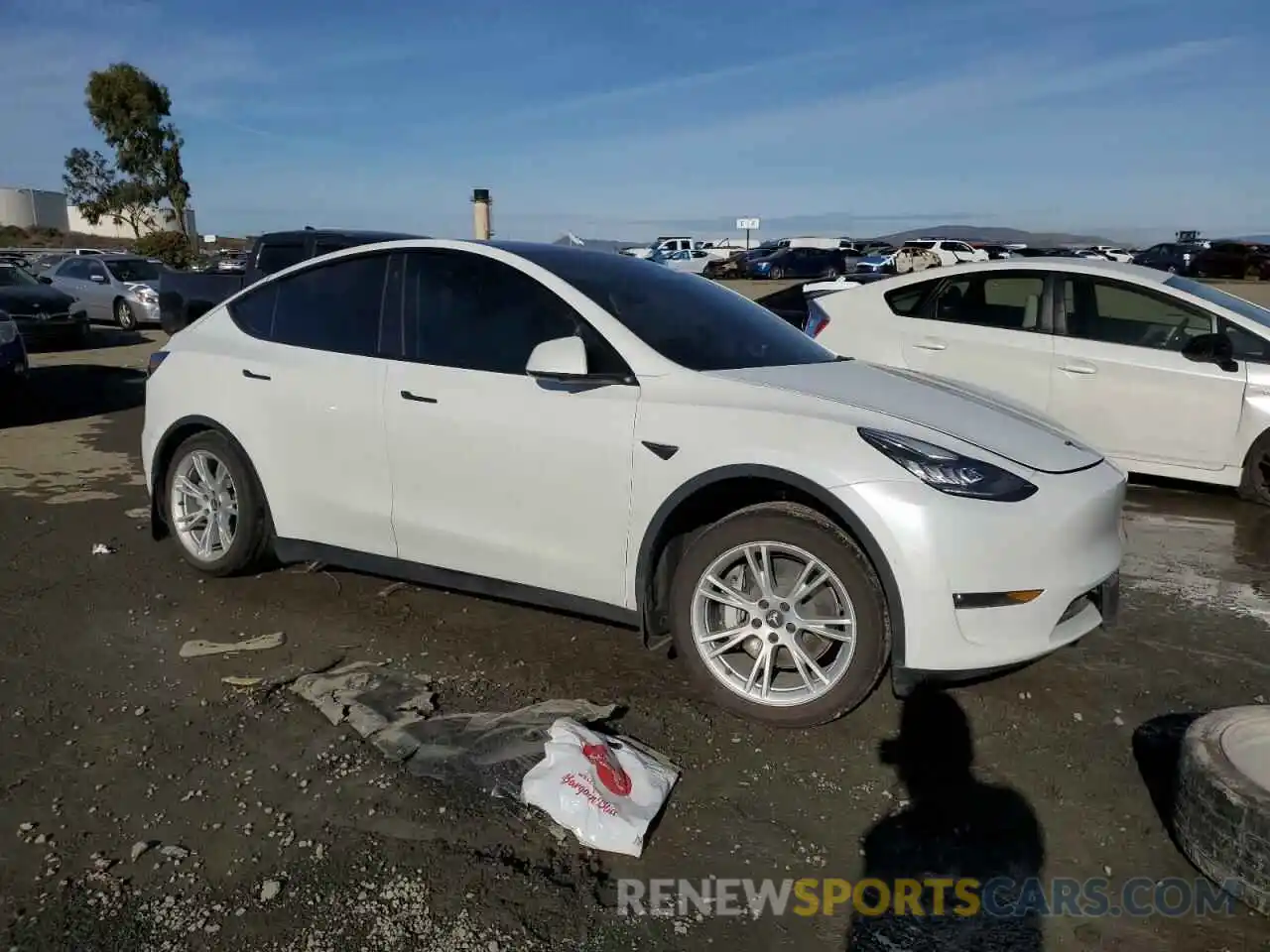 4 Photograph of a damaged car 5YJYGDEE7MF213643 TESLA MODEL Y 2021