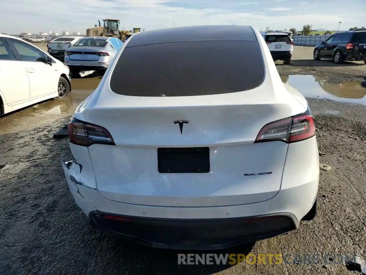 6 Photograph of a damaged car 5YJYGDEE7MF213643 TESLA MODEL Y 2021