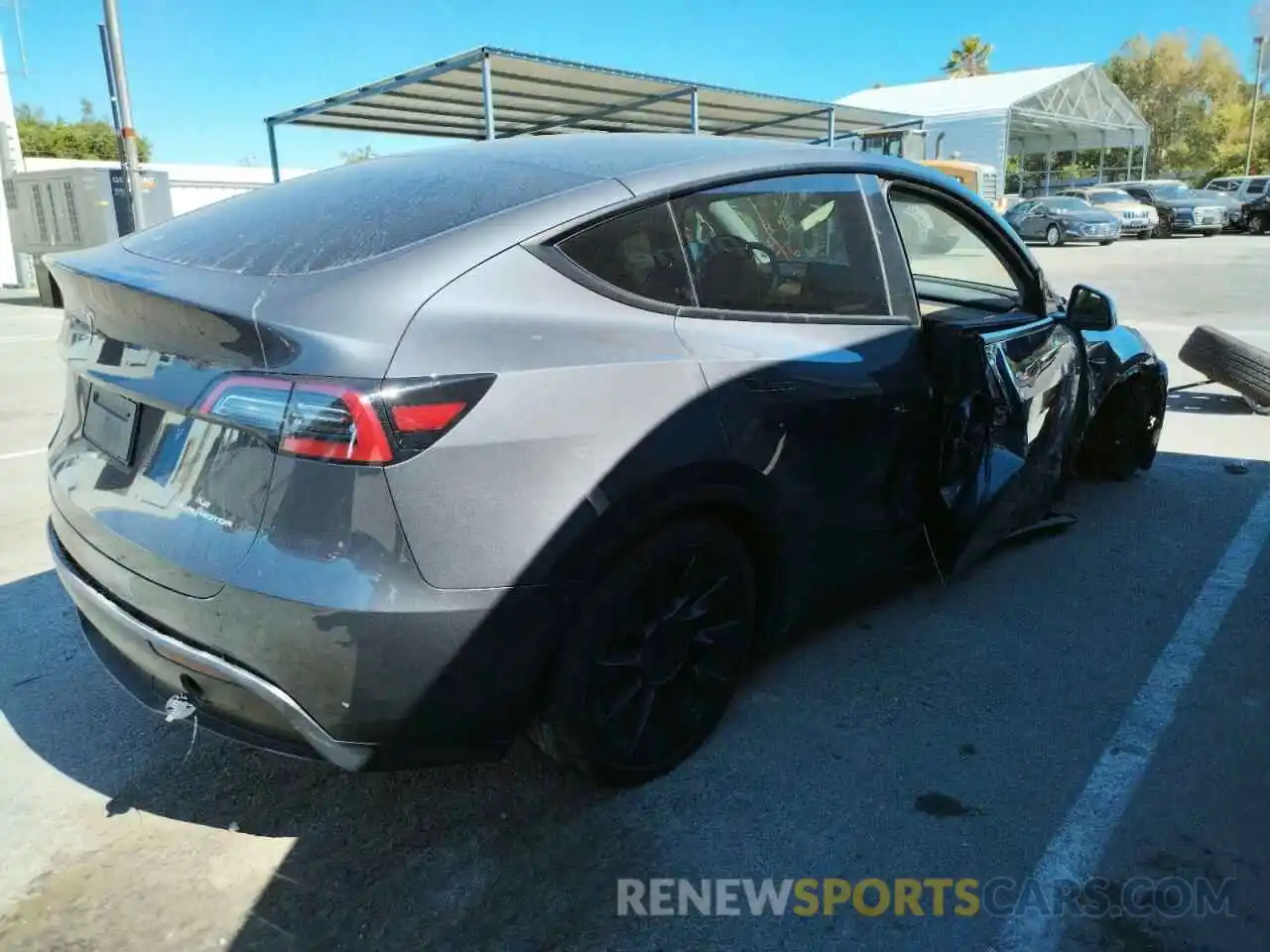 4 Photograph of a damaged car 5YJYGDEE7MF219250 TESLA MODEL Y 2021