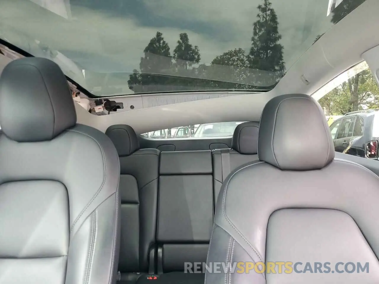 10 Photograph of a damaged car 5YJYGDEE7MF229986 TESLA MODEL Y 2021