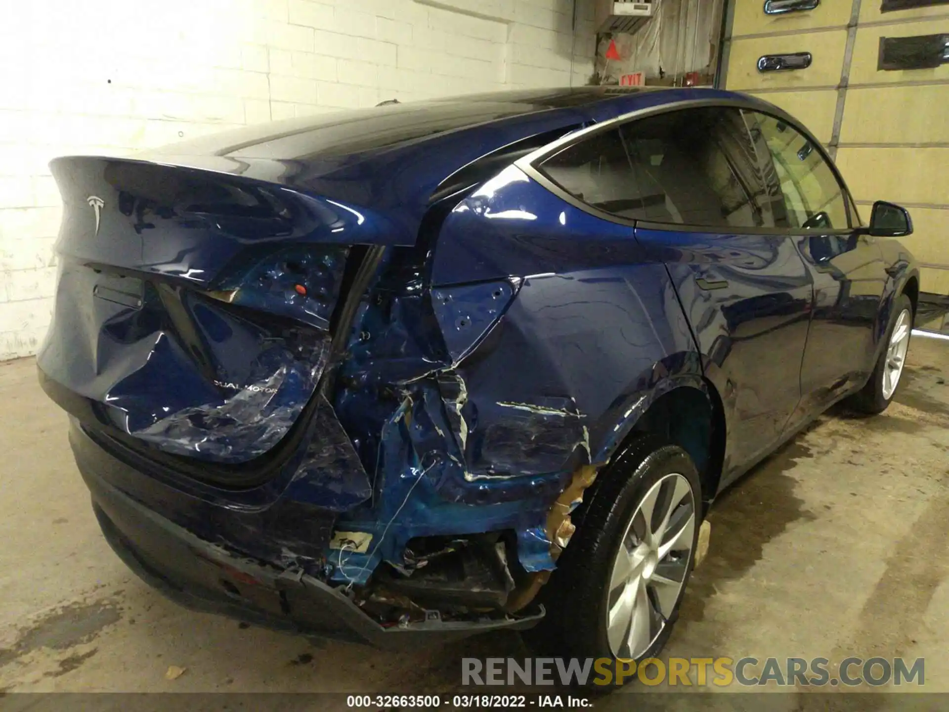 4 Photograph of a damaged car 5YJYGDEE7MF231351 TESLA MODEL Y 2021