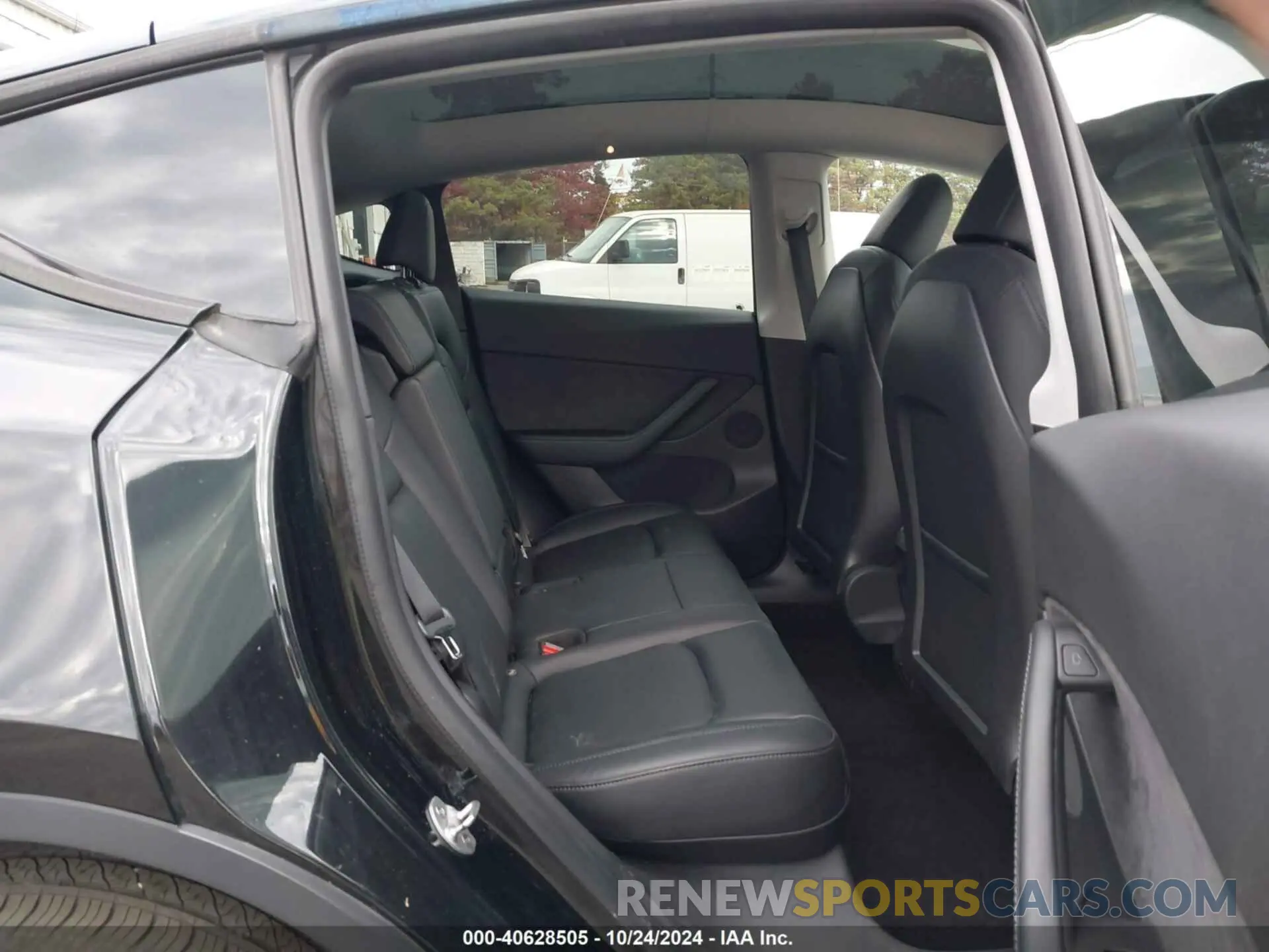 8 Photograph of a damaged car 5YJYGDEE7MF259179 TESLA MODEL Y 2021