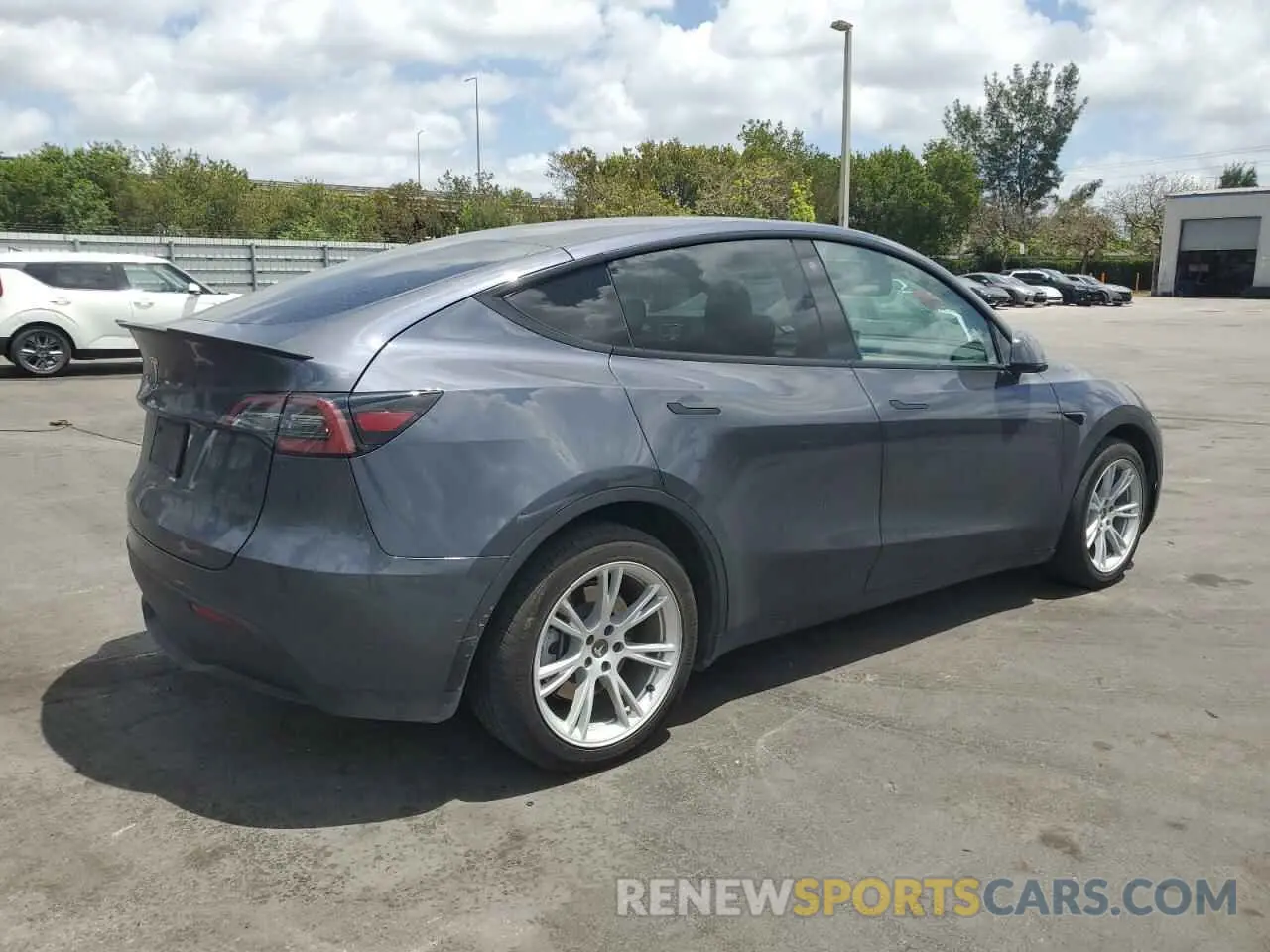 3 Photograph of a damaged car 5YJYGDEE7MF262177 TESLA MODEL Y 2021