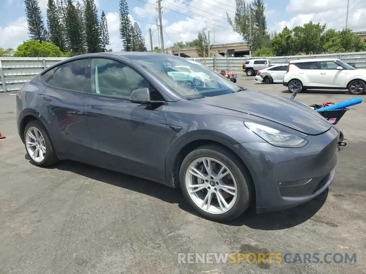 4 Photograph of a damaged car 5YJYGDEE7MF262177 TESLA MODEL Y 2021