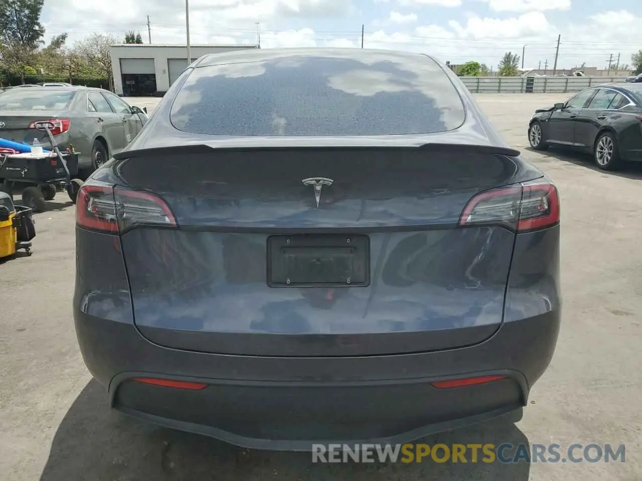 6 Photograph of a damaged car 5YJYGDEE7MF262177 TESLA MODEL Y 2021