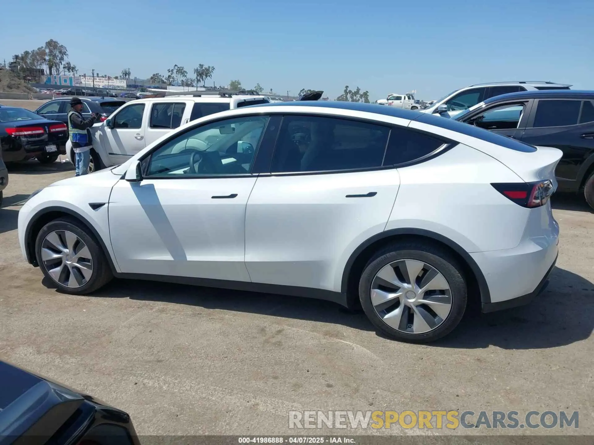 14 Photograph of a damaged car 5YJYGDEE7MF279223 TESLA MODEL Y 2021