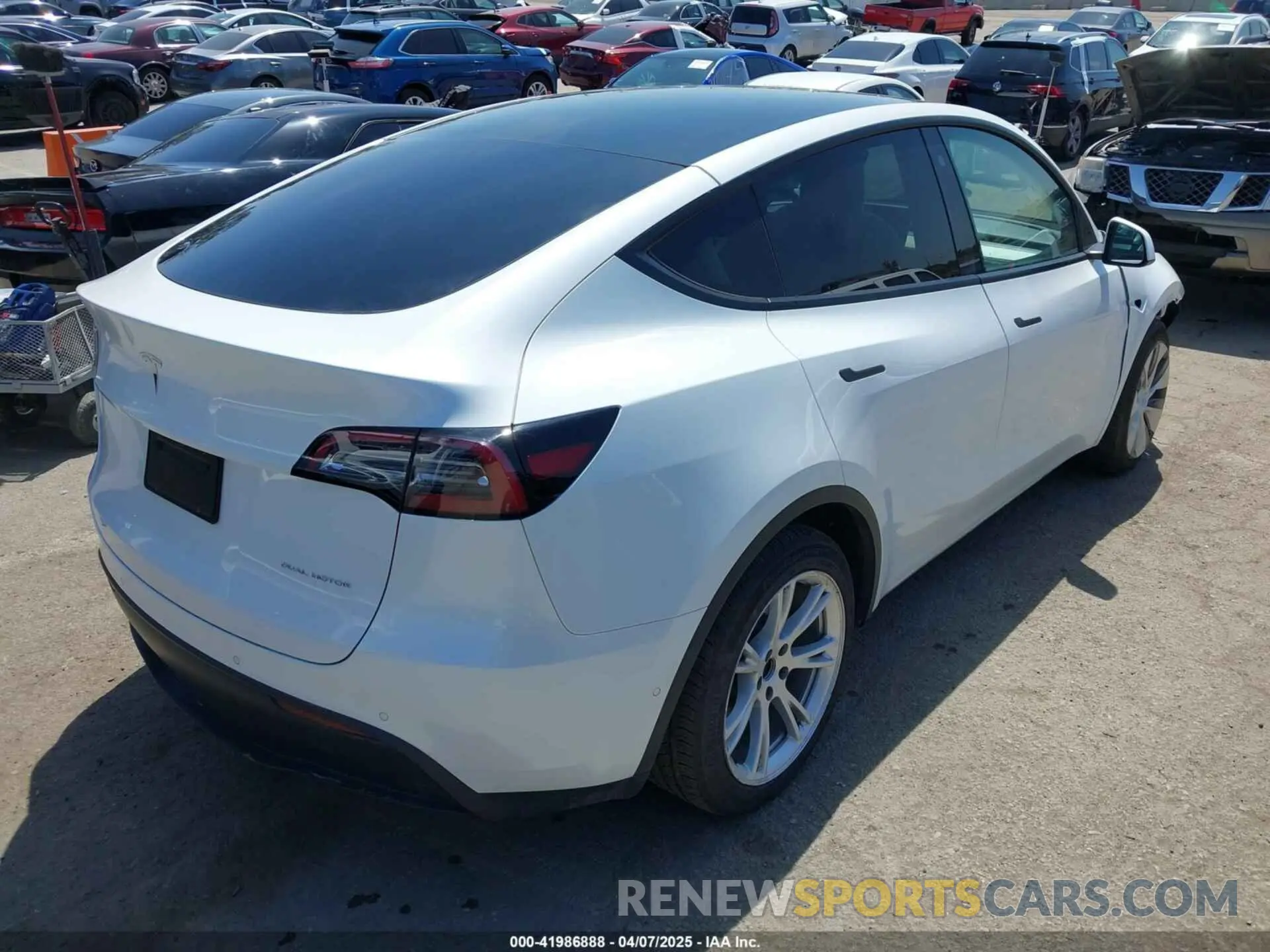 4 Photograph of a damaged car 5YJYGDEE7MF279223 TESLA MODEL Y 2021