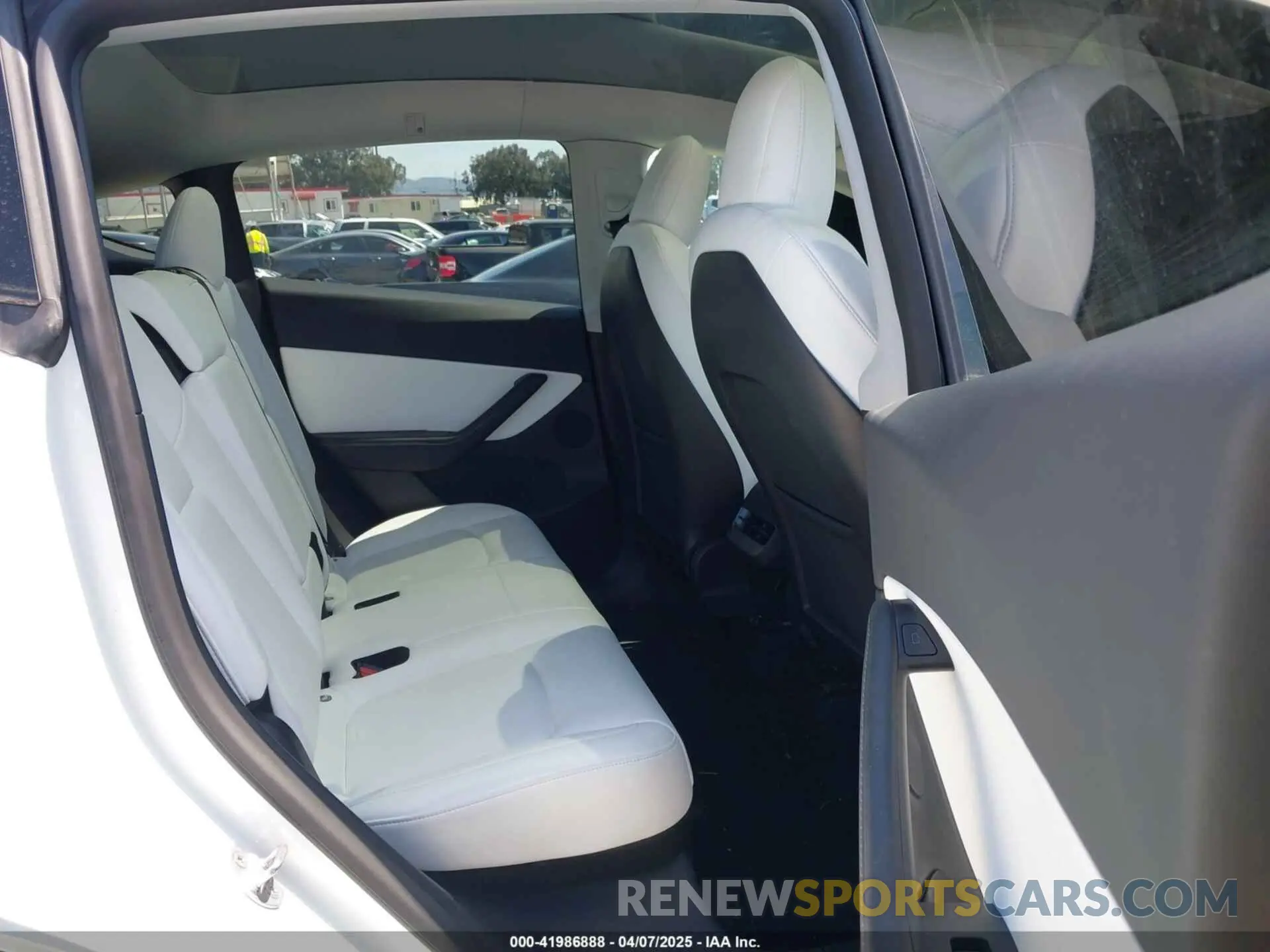 8 Photograph of a damaged car 5YJYGDEE7MF279223 TESLA MODEL Y 2021