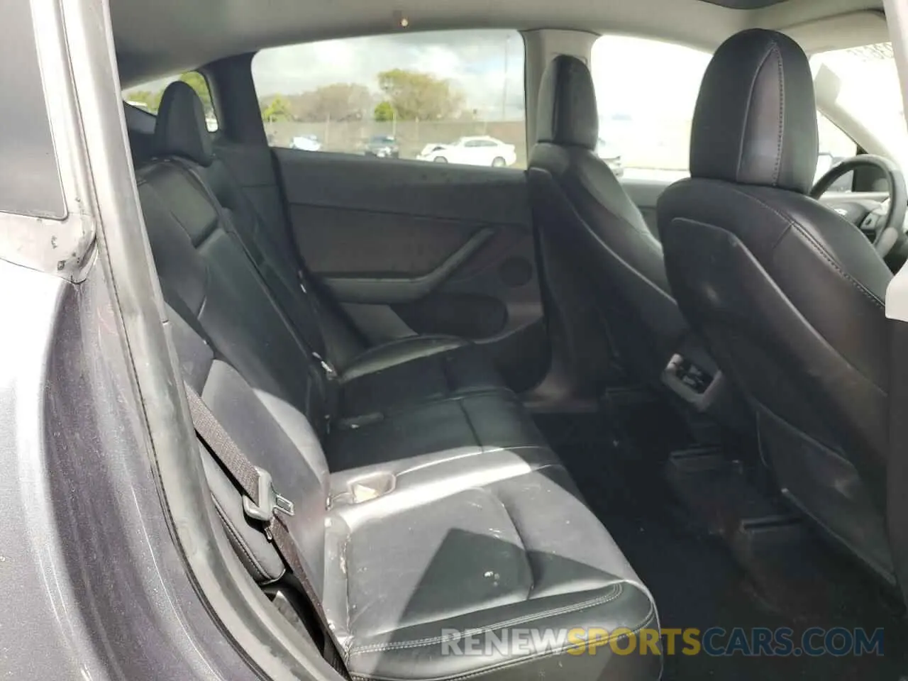 11 Photograph of a damaged car 5YJYGDEE7MF283966 TESLA MODEL Y 2021