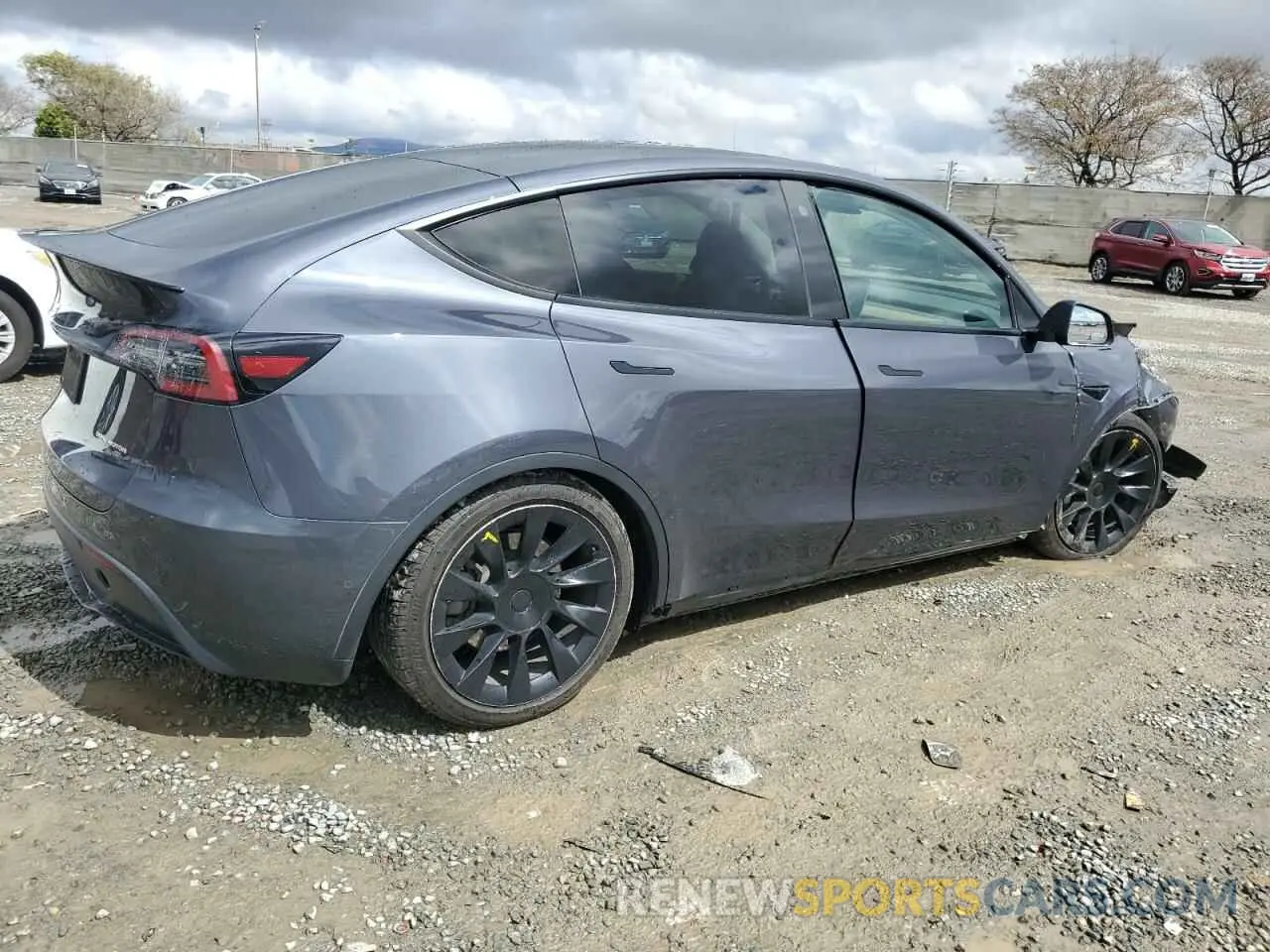 3 Photograph of a damaged car 5YJYGDEE7MF283966 TESLA MODEL Y 2021