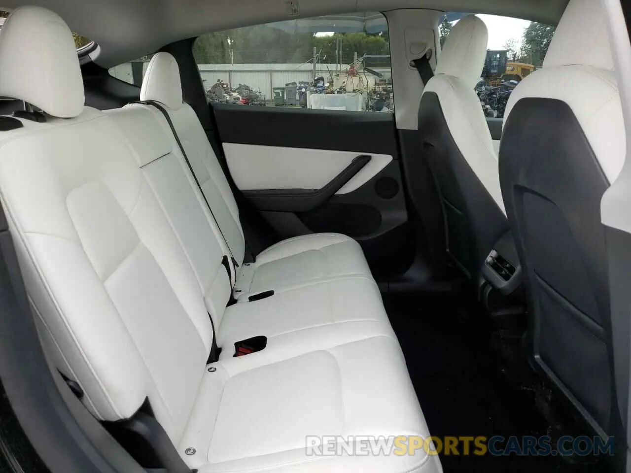 11 Photograph of a damaged car 5YJYGDEE7MF284860 TESLA MODEL Y 2021