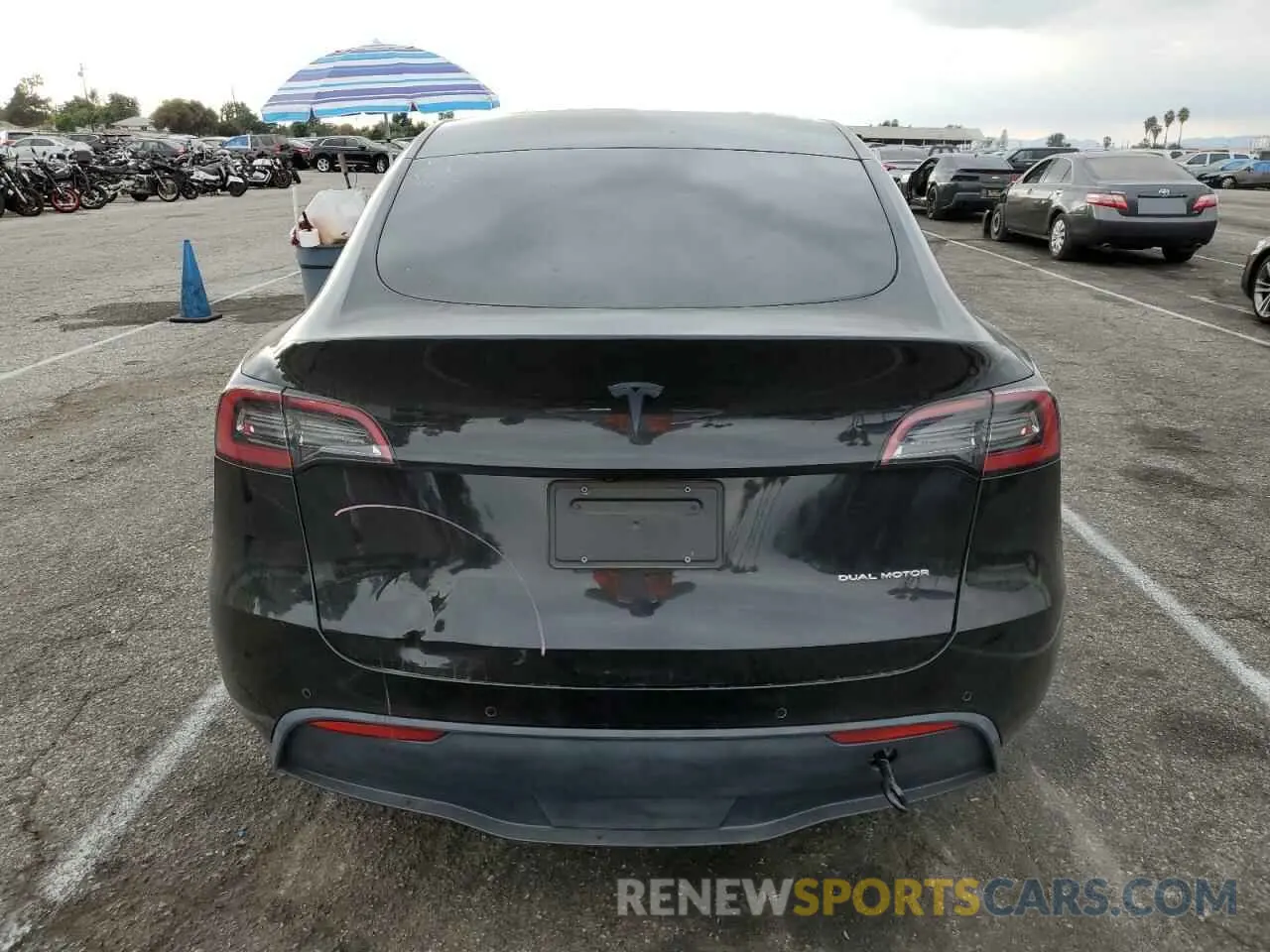 6 Photograph of a damaged car 5YJYGDEE7MF284860 TESLA MODEL Y 2021