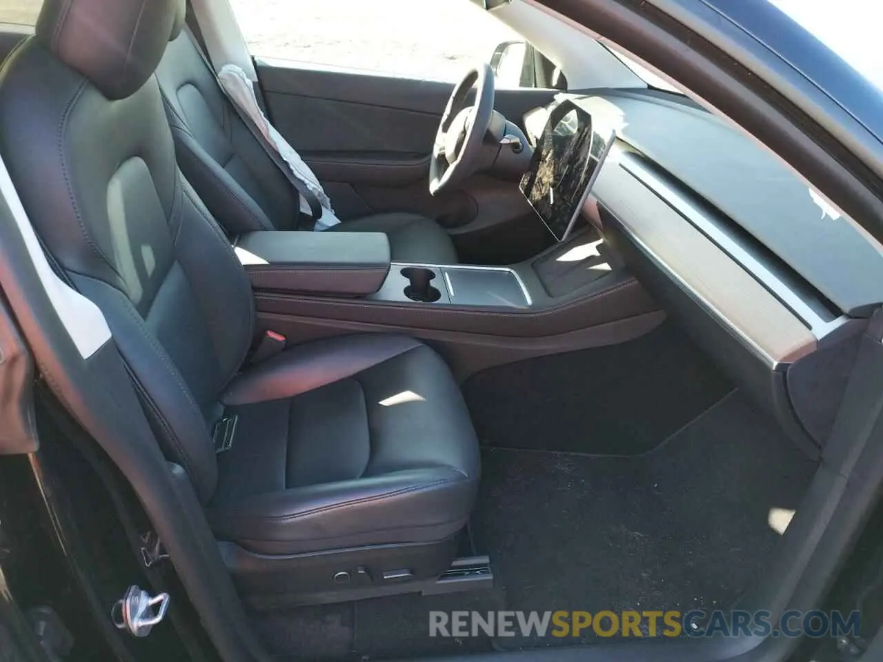 5 Photograph of a damaged car 5YJYGDEE7MF297575 TESLA MODEL Y 2021