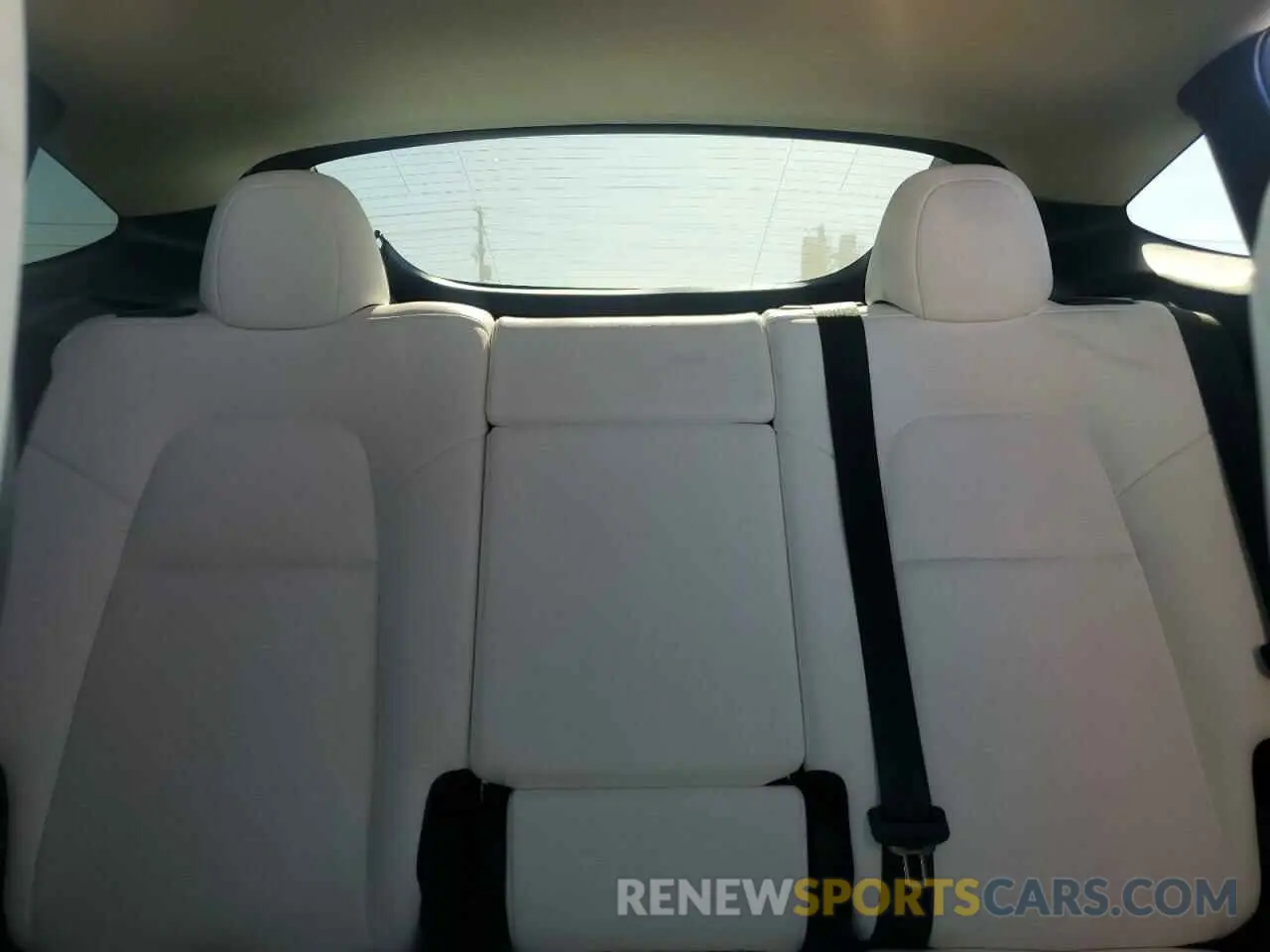 10 Photograph of a damaged car 5YJYGDEE7MF299620 TESLA MODEL Y 2021