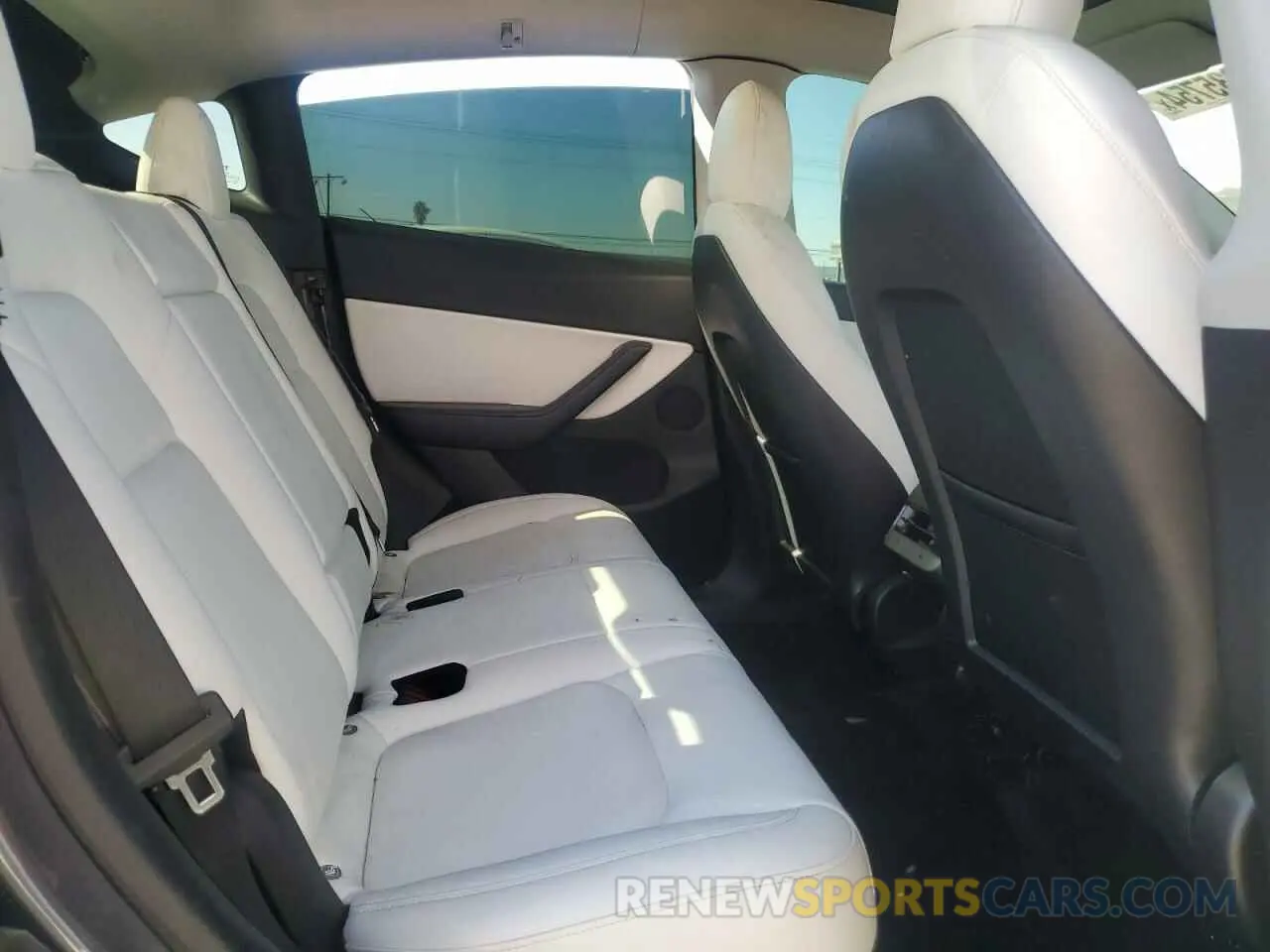 11 Photograph of a damaged car 5YJYGDEE7MF299620 TESLA MODEL Y 2021