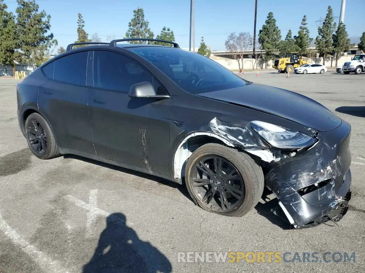 4 Photograph of a damaged car 5YJYGDEE7MF304590 TESLA MODEL Y 2021