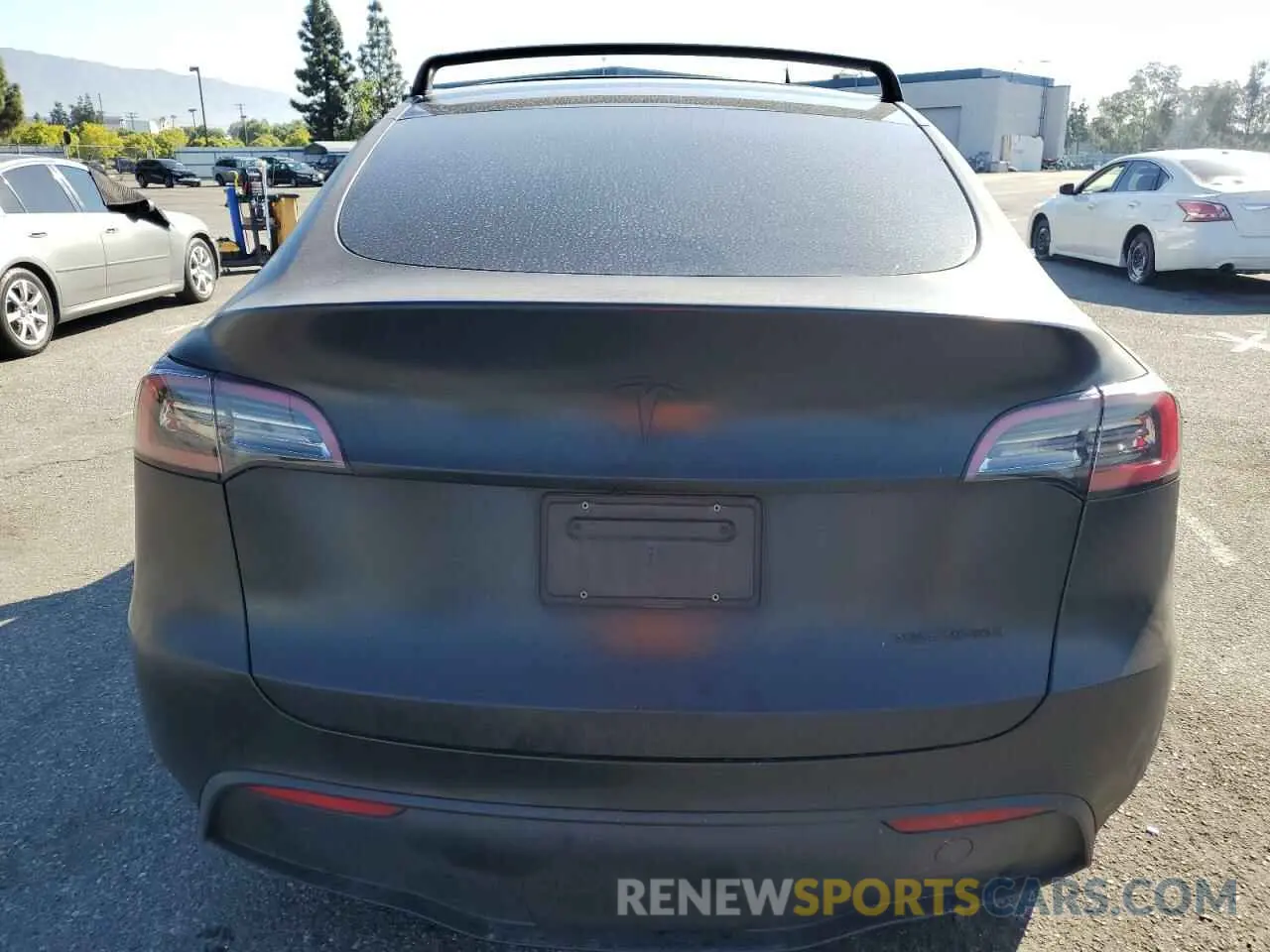 6 Photograph of a damaged car 5YJYGDEE7MF304590 TESLA MODEL Y 2021