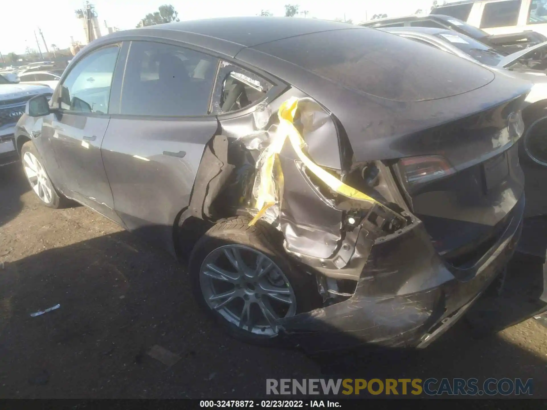 3 Photograph of a damaged car 5YJYGDEE7MF305898 TESLA MODEL Y 2021