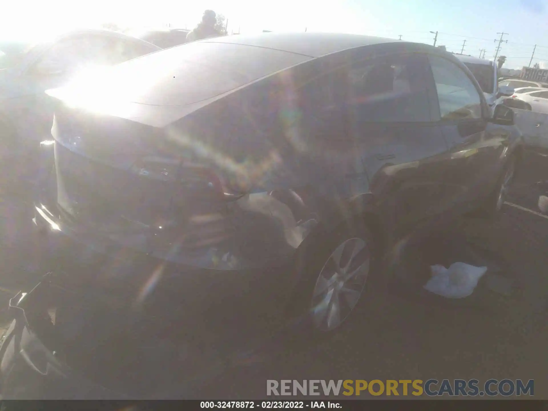 4 Photograph of a damaged car 5YJYGDEE7MF305898 TESLA MODEL Y 2021