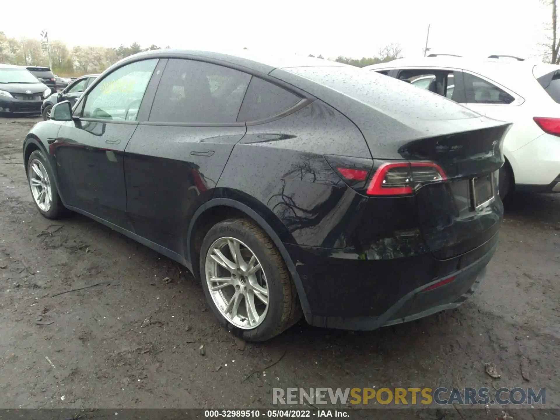 3 Photograph of a damaged car 5YJYGDEE8MF060237 TESLA MODEL Y 2021