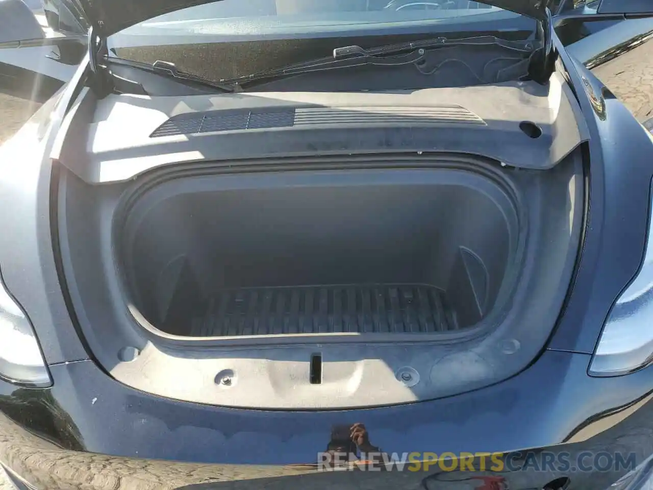 11 Photograph of a damaged car 5YJYGDEE8MF067799 TESLA MODEL Y 2021