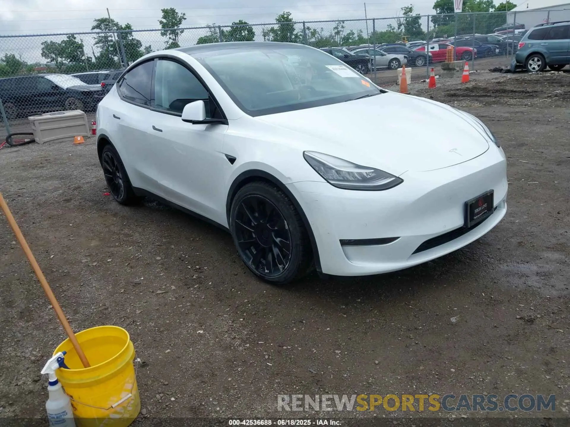 1 Photograph of a damaged car 5YJYGDEE8MF068886 TESLA MODEL Y 2021