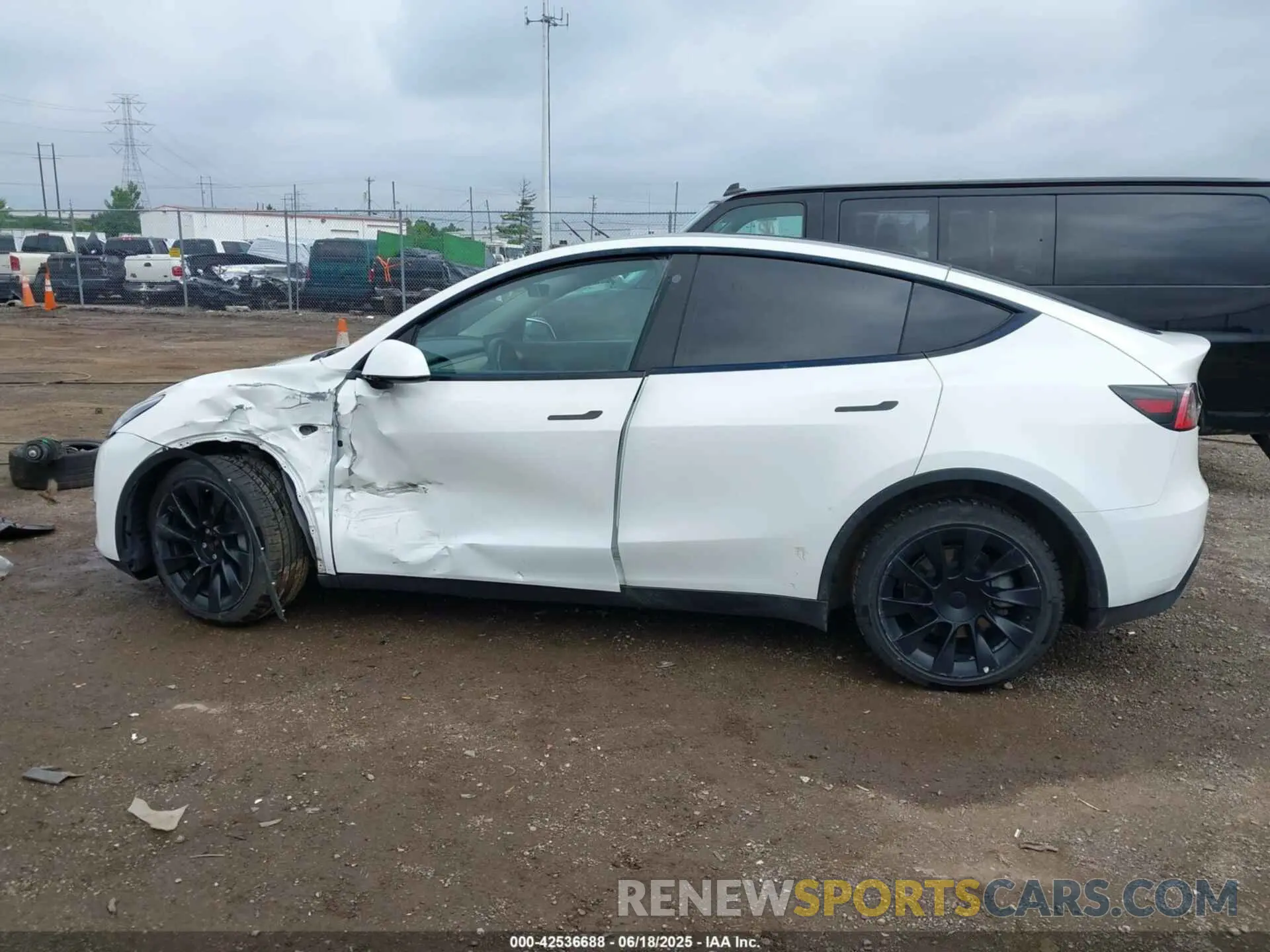 13 Photograph of a damaged car 5YJYGDEE8MF068886 TESLA MODEL Y 2021
