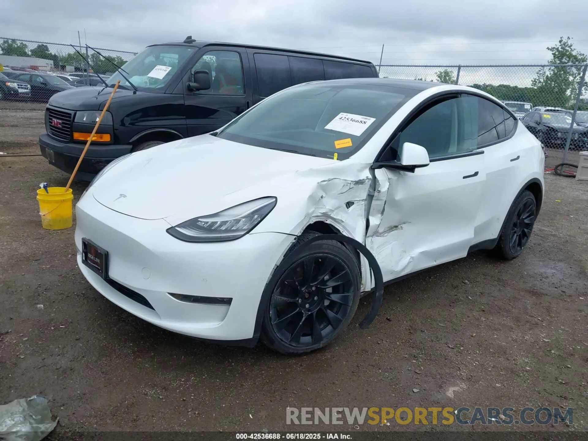 2 Photograph of a damaged car 5YJYGDEE8MF068886 TESLA MODEL Y 2021