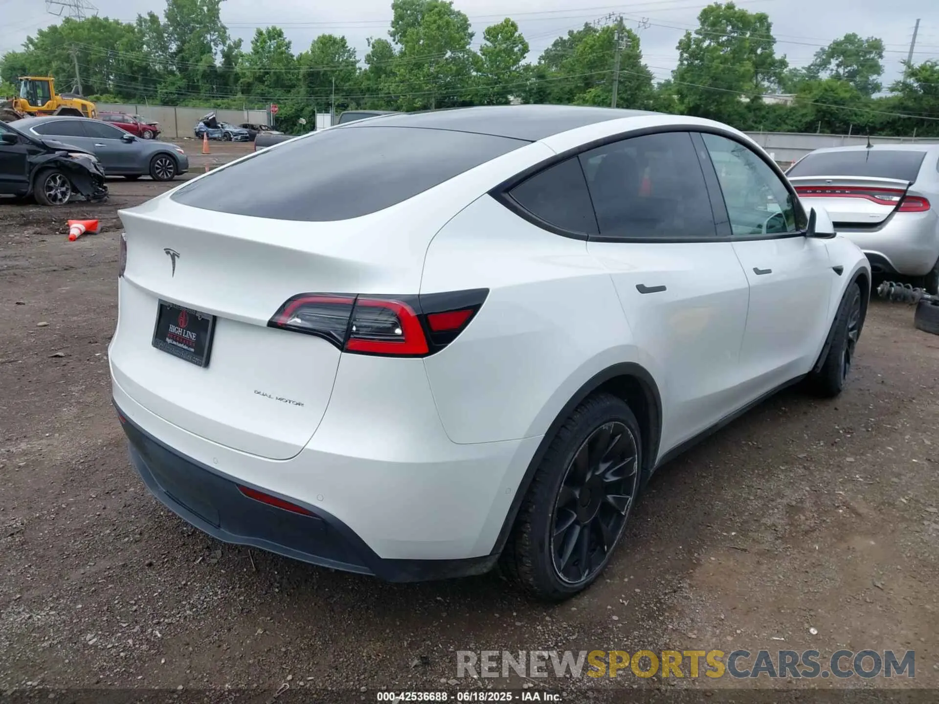 4 Photograph of a damaged car 5YJYGDEE8MF068886 TESLA MODEL Y 2021