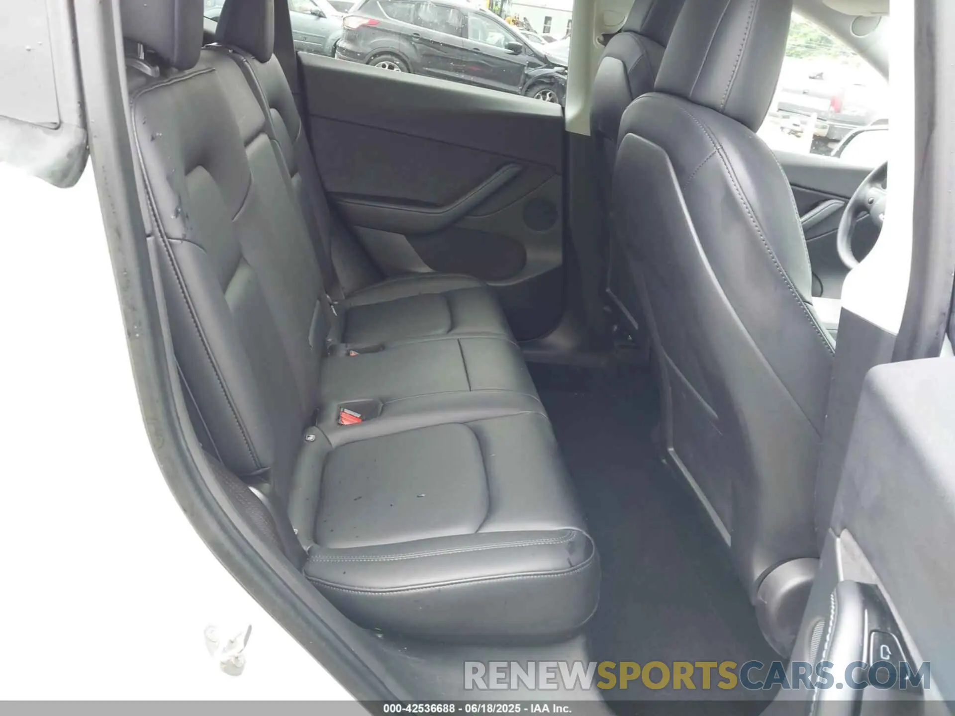8 Photograph of a damaged car 5YJYGDEE8MF068886 TESLA MODEL Y 2021