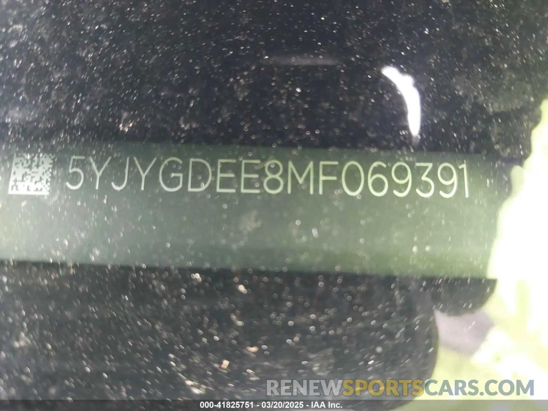 19 Photograph of a damaged car 5YJYGDEE8MF069391 TESLA MODEL Y 2021